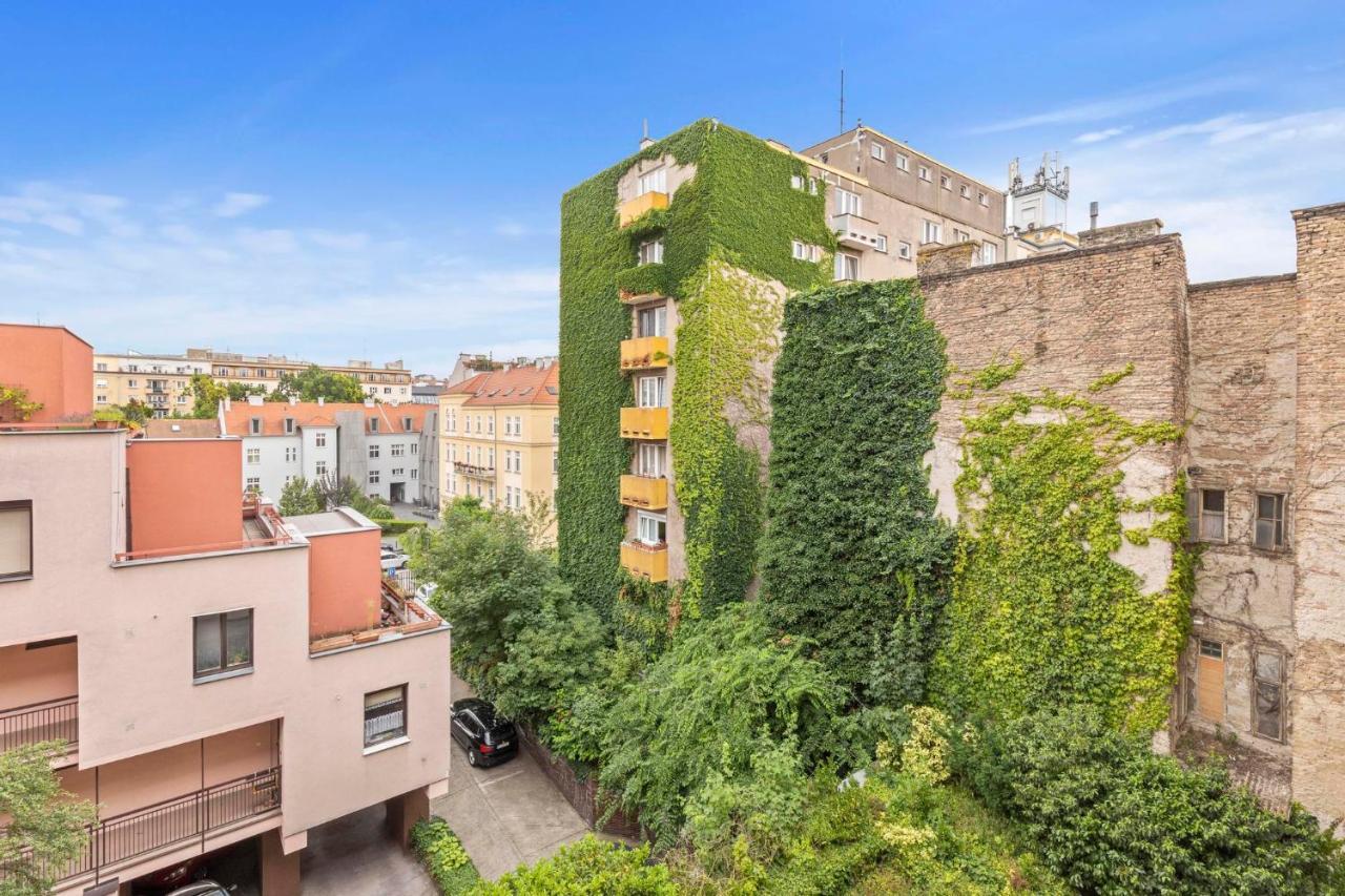 Elegant City Escape - Modern & Central Bratislava Exterior photo