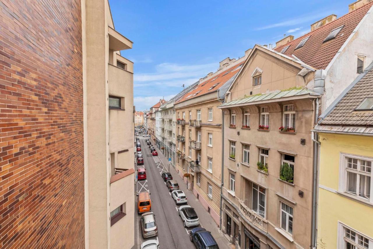 Elegant City Escape - Modern & Central Bratislava Exterior photo