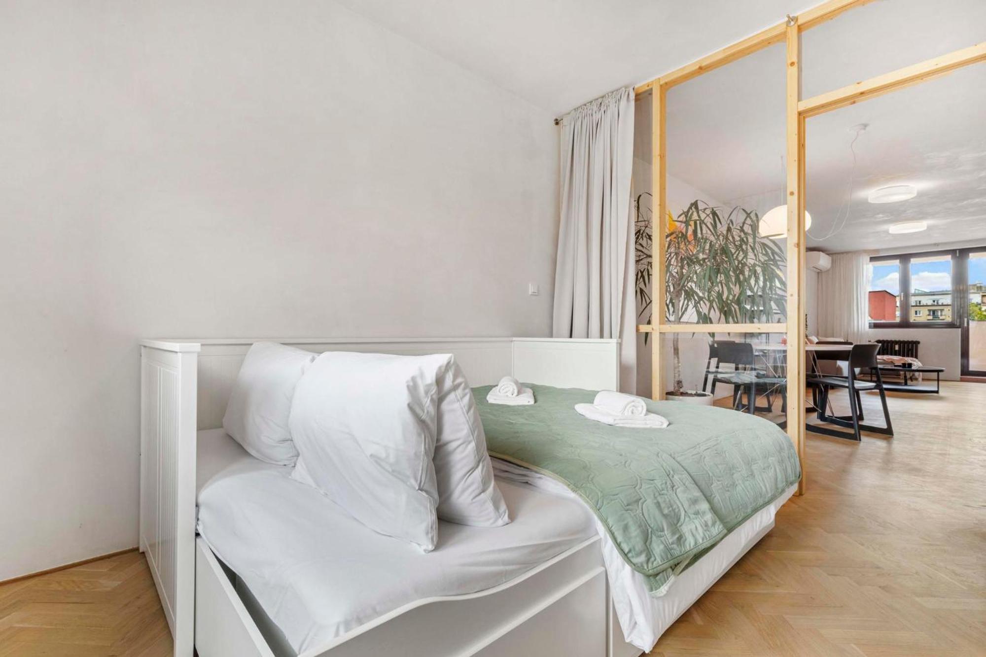 Elegant City Escape - Modern & Central Bratislava Exterior photo