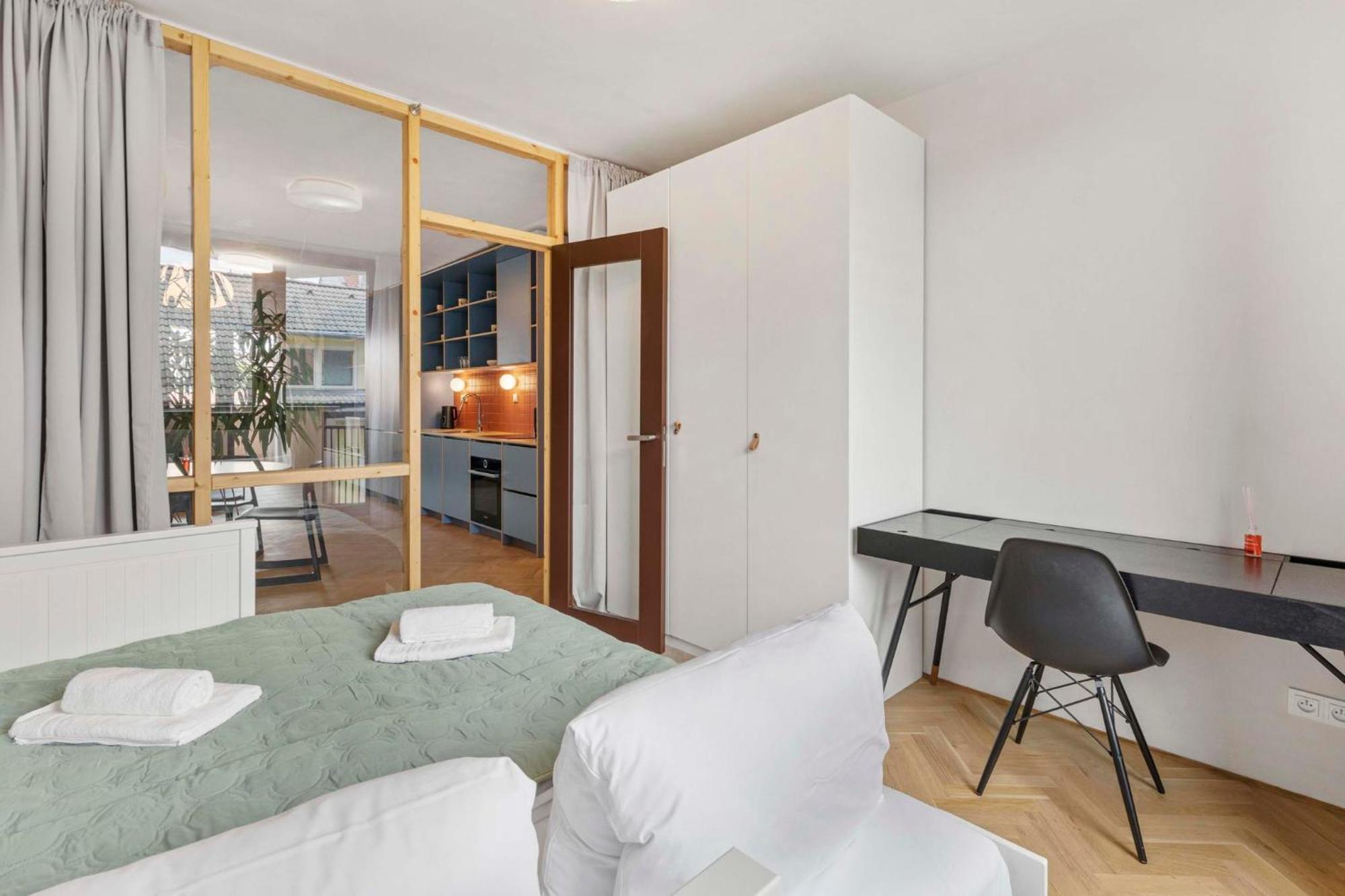 Elegant City Escape - Modern & Central Bratislava Exterior photo